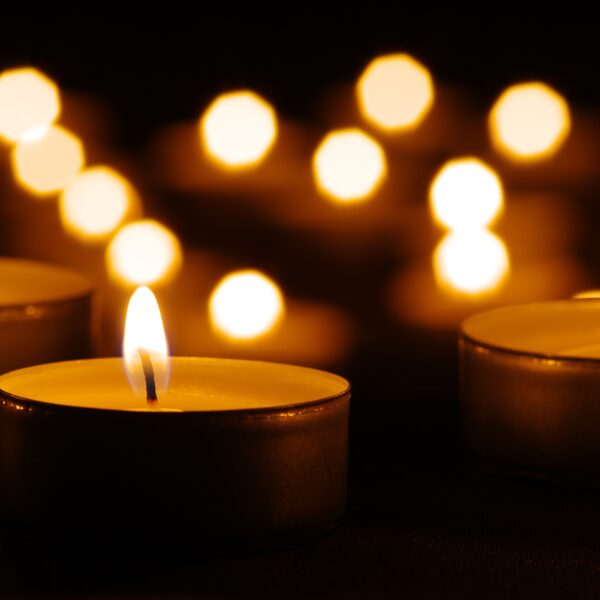 many,burning,candles,with,bokeh,light,background